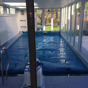 Villa River House With Heated Pool June To Sep & Garden, Twickenham